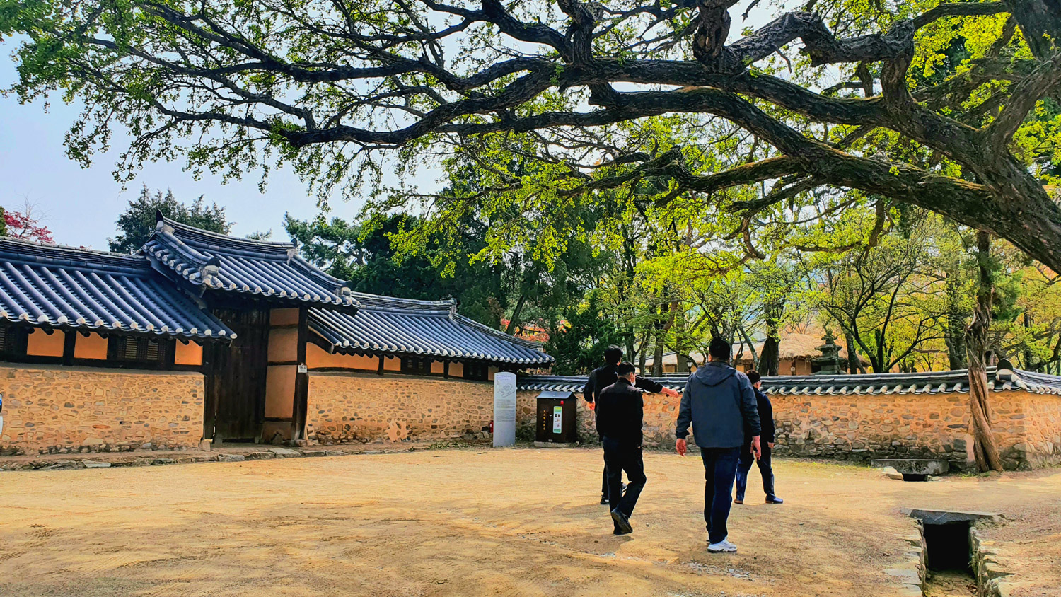 국가민속문화재 제233호 아산 외암마을 건재고택 (牙山 外岩마을 建齋古宅)